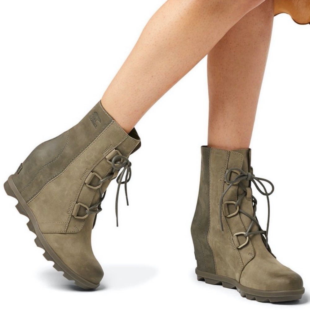 Sorel Women’s Joan of the Arctic Wedge Bootie Size 5.5